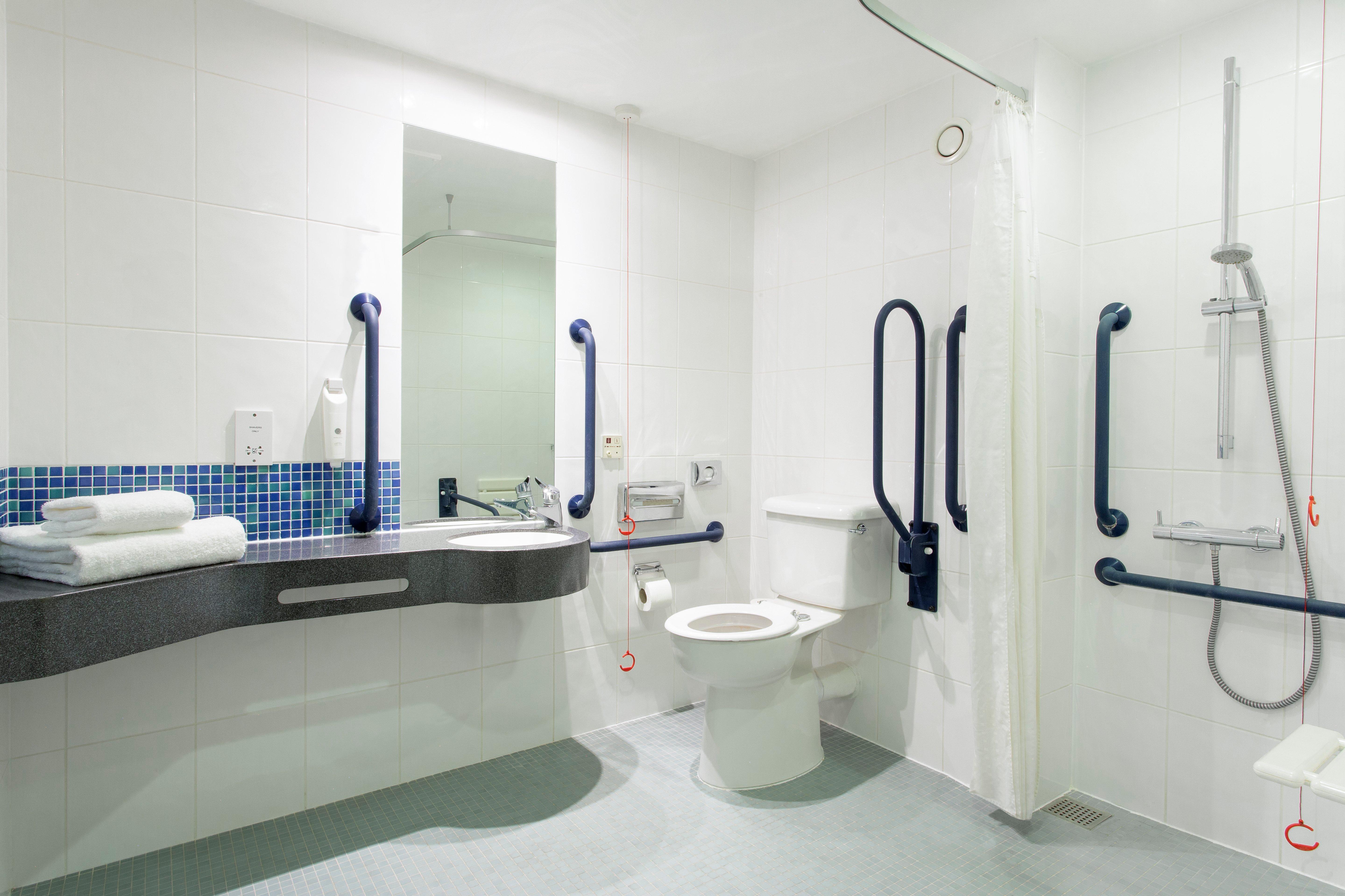 Holiday Inn Express Cheltenham Town Centre By Ihg Exterior foto