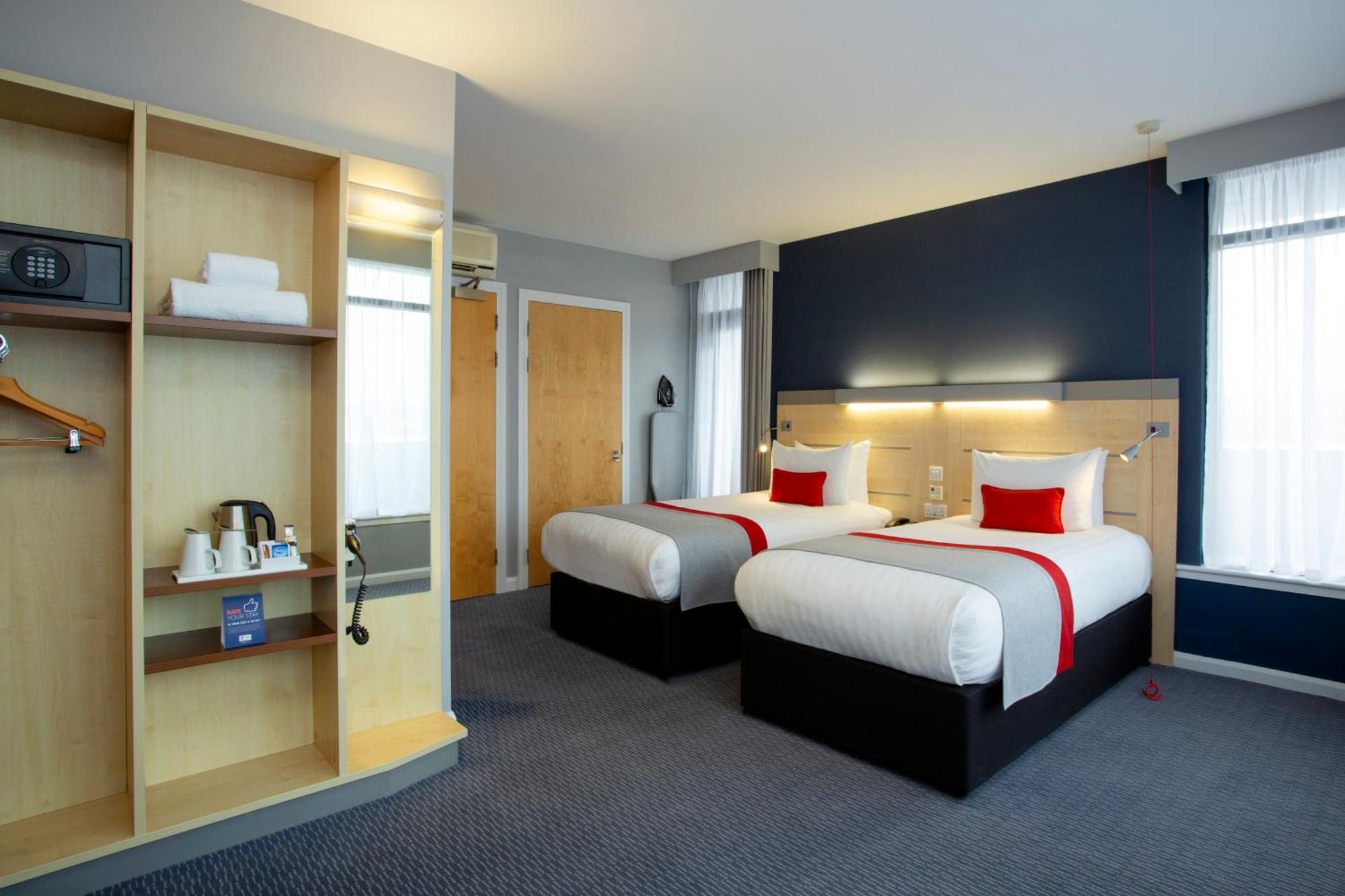 Holiday Inn Express Cheltenham Town Centre By Ihg Exterior foto