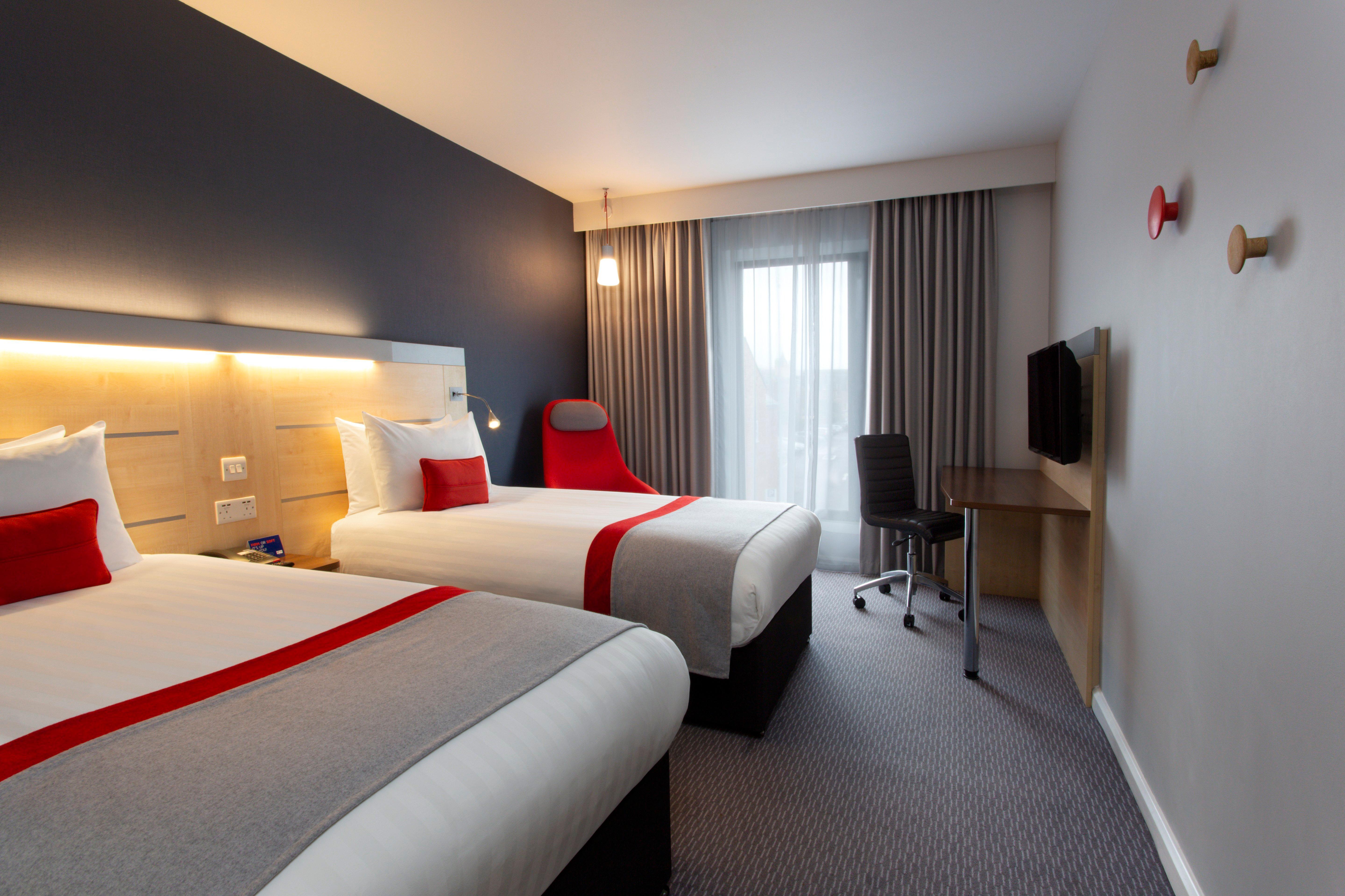 Holiday Inn Express Cheltenham Town Centre By Ihg Exterior foto