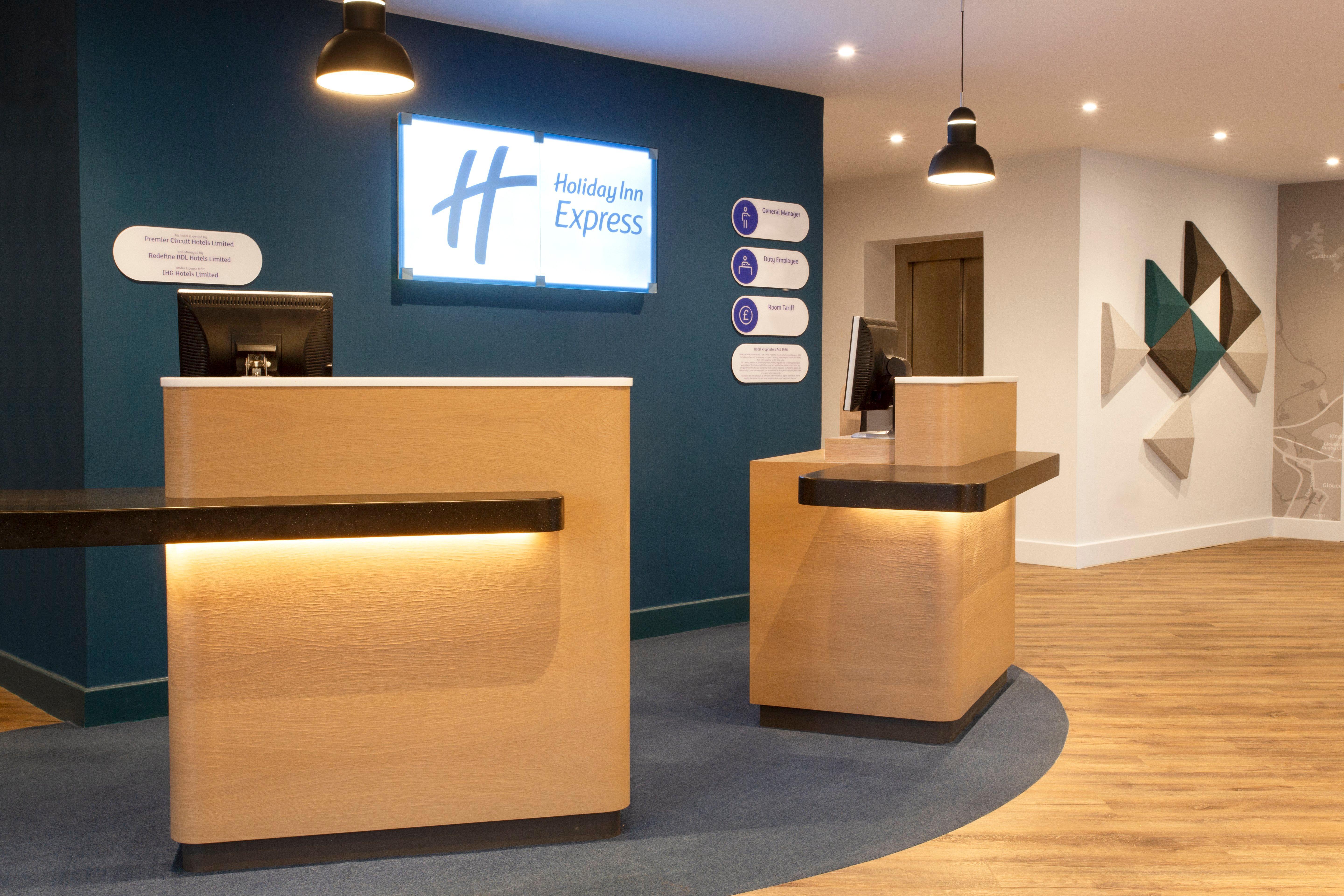 Holiday Inn Express Cheltenham Town Centre By Ihg Exterior foto
