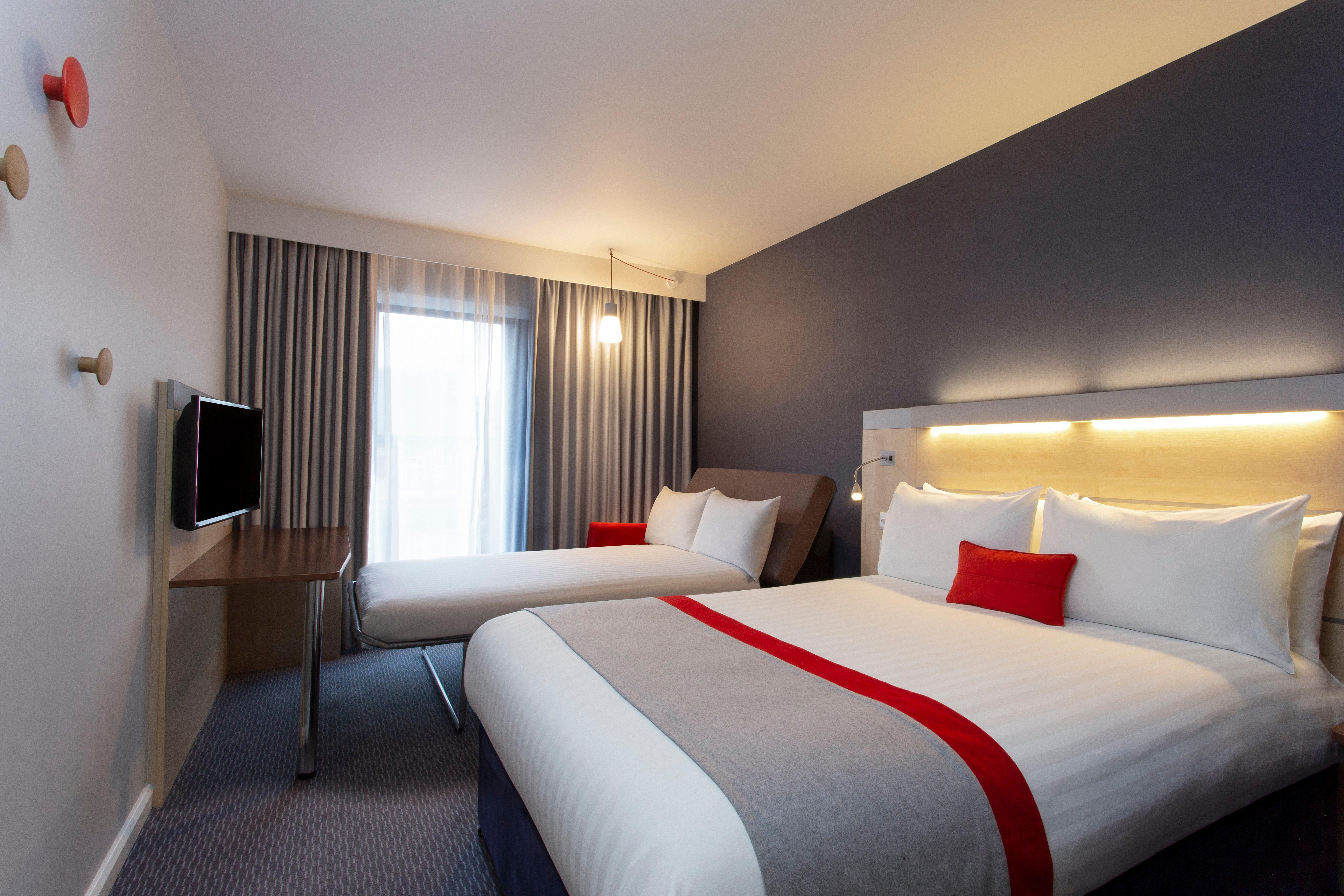 Holiday Inn Express Cheltenham Town Centre By Ihg Exterior foto