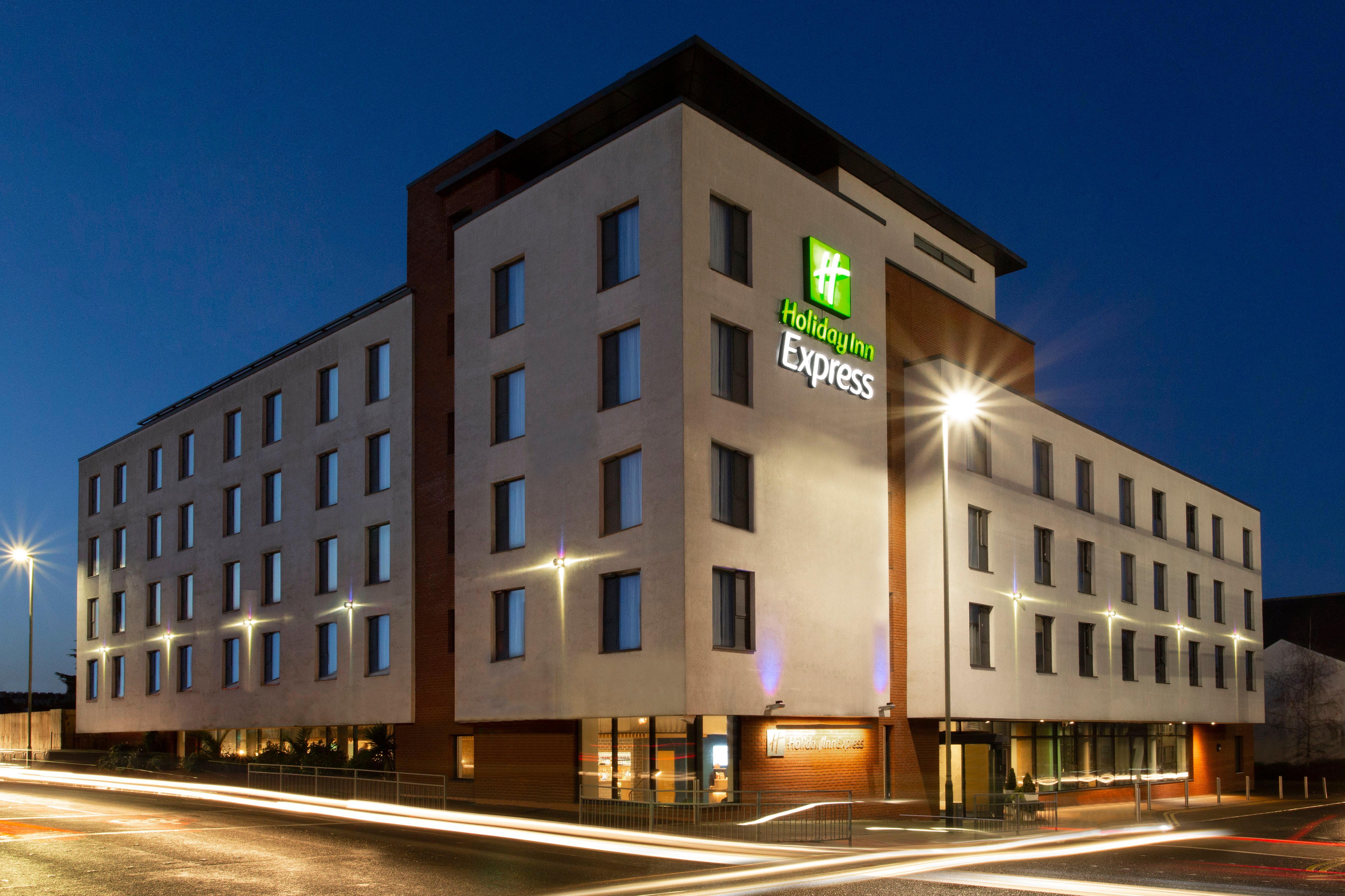 Holiday Inn Express Cheltenham Town Centre By Ihg Exterior foto