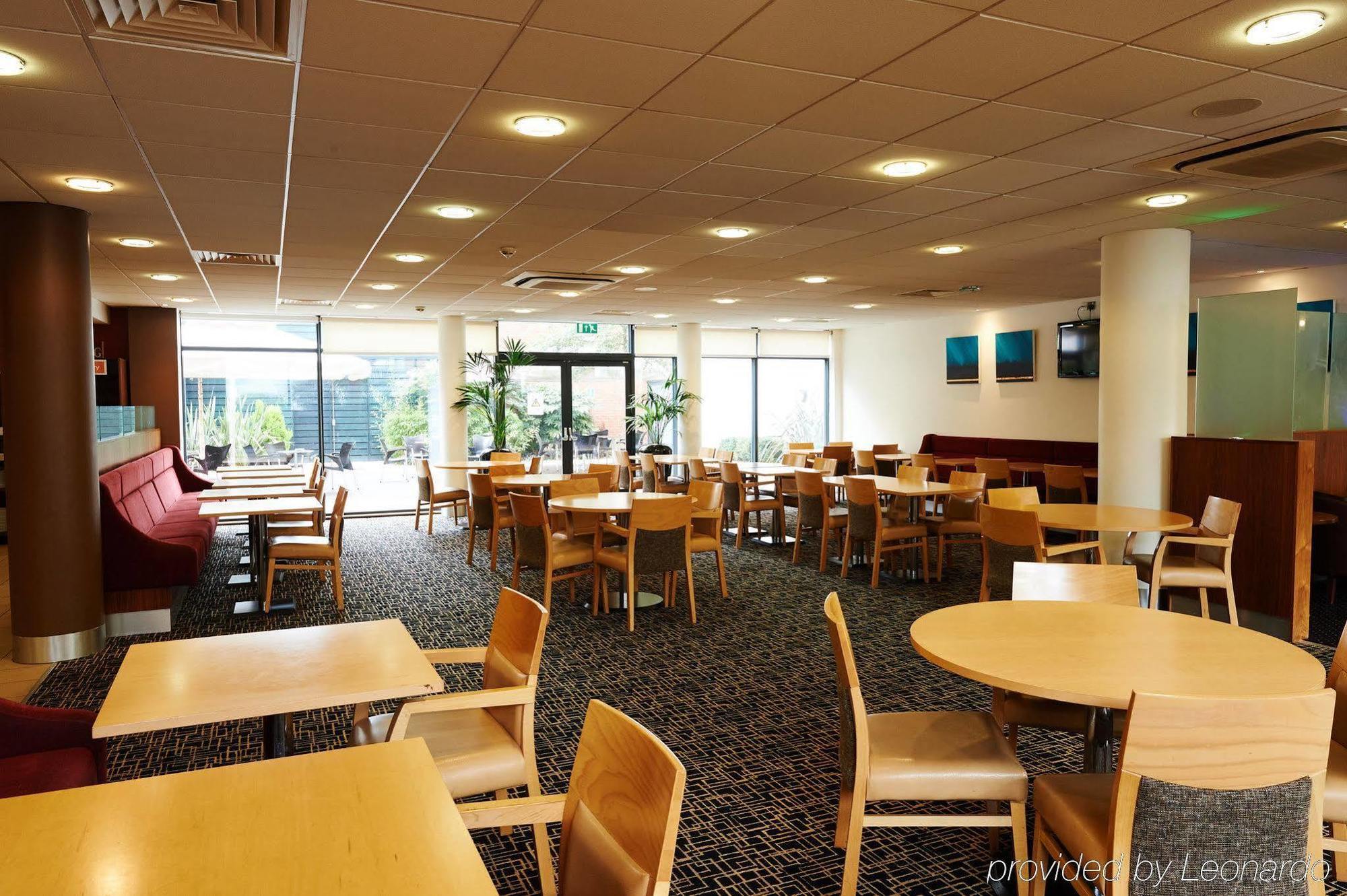 Holiday Inn Express Cheltenham Town Centre By Ihg Exterior foto