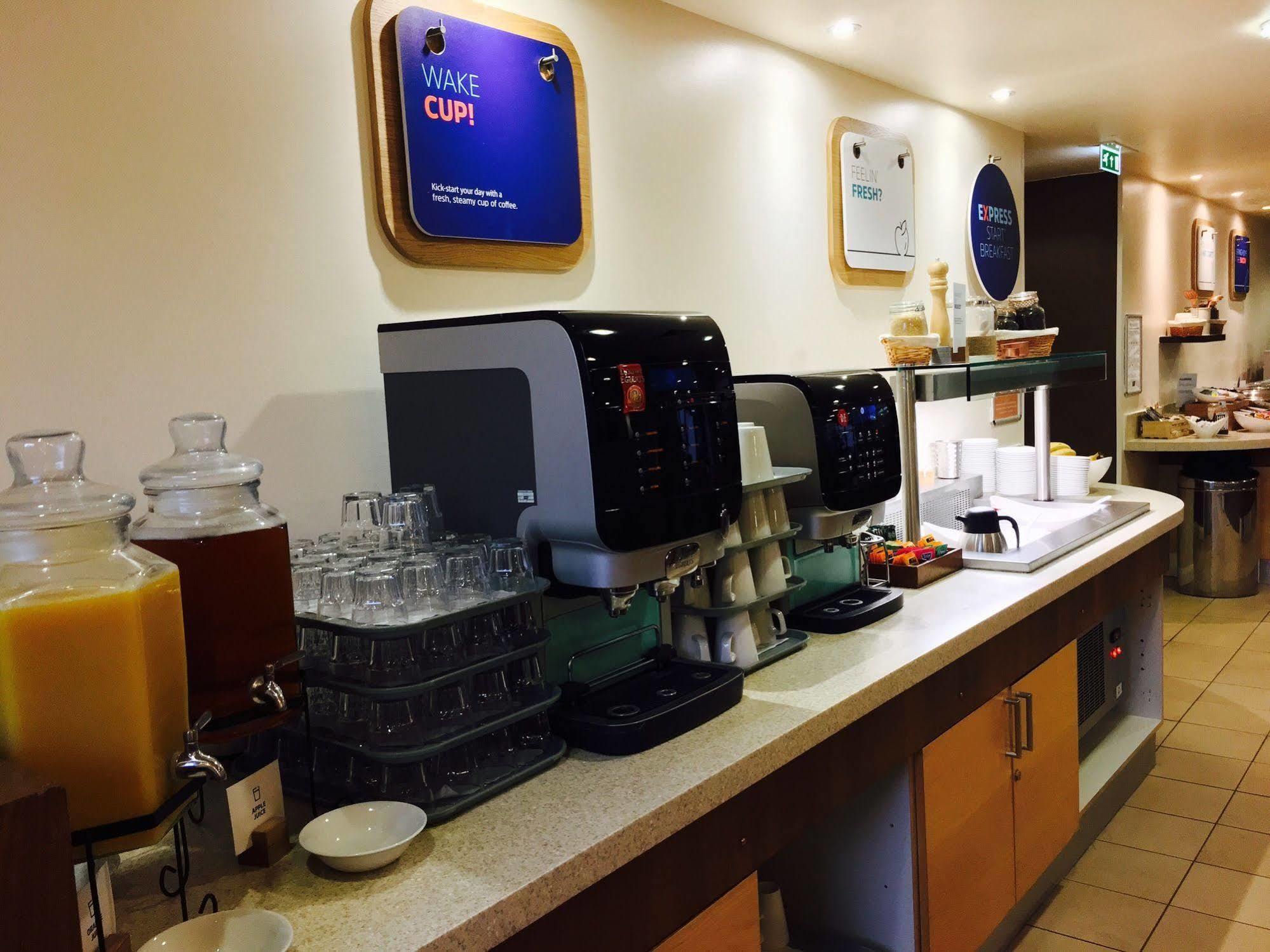 Holiday Inn Express Cheltenham Town Centre By Ihg Exterior foto