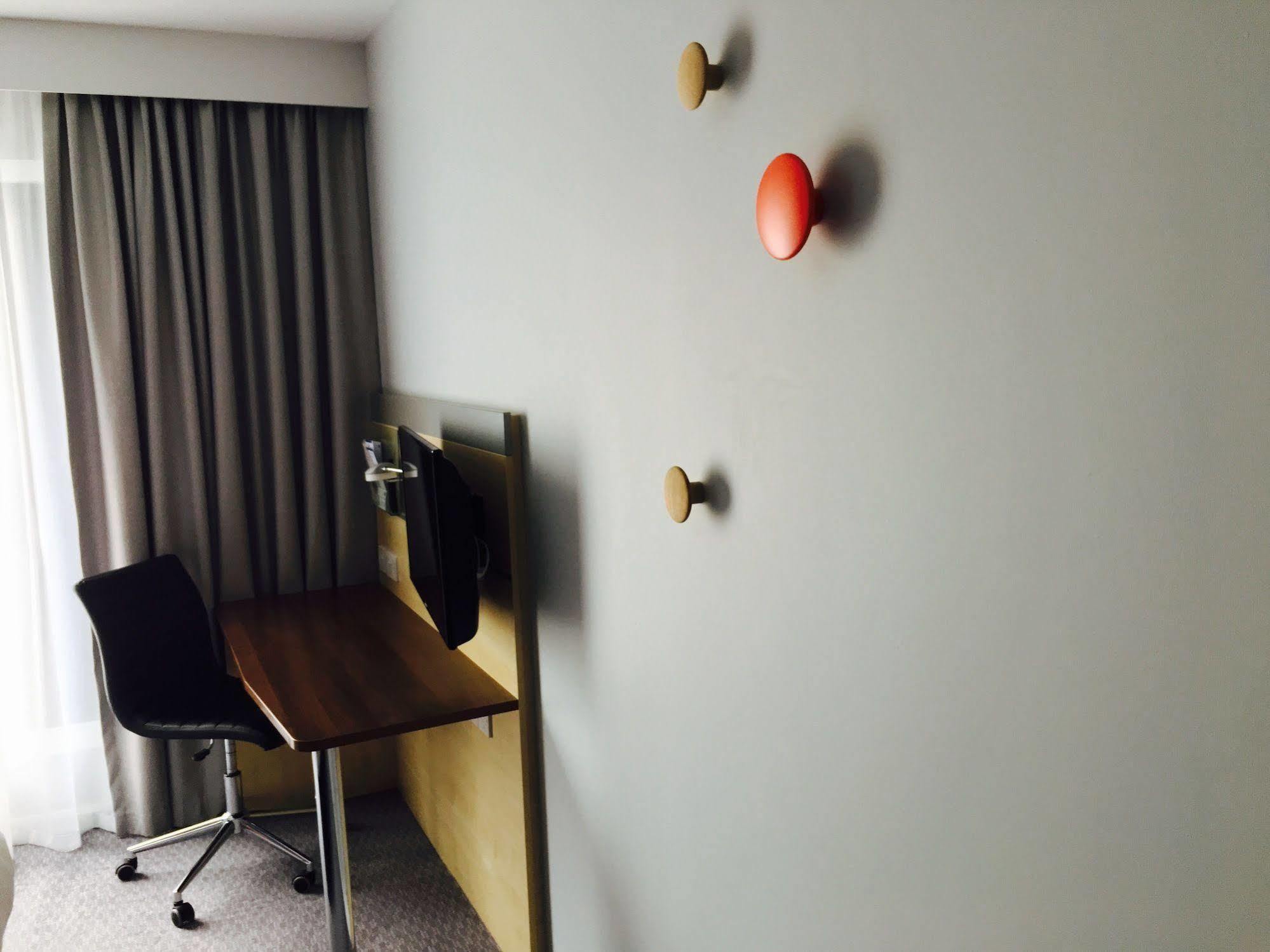 Holiday Inn Express Cheltenham Town Centre By Ihg Exterior foto